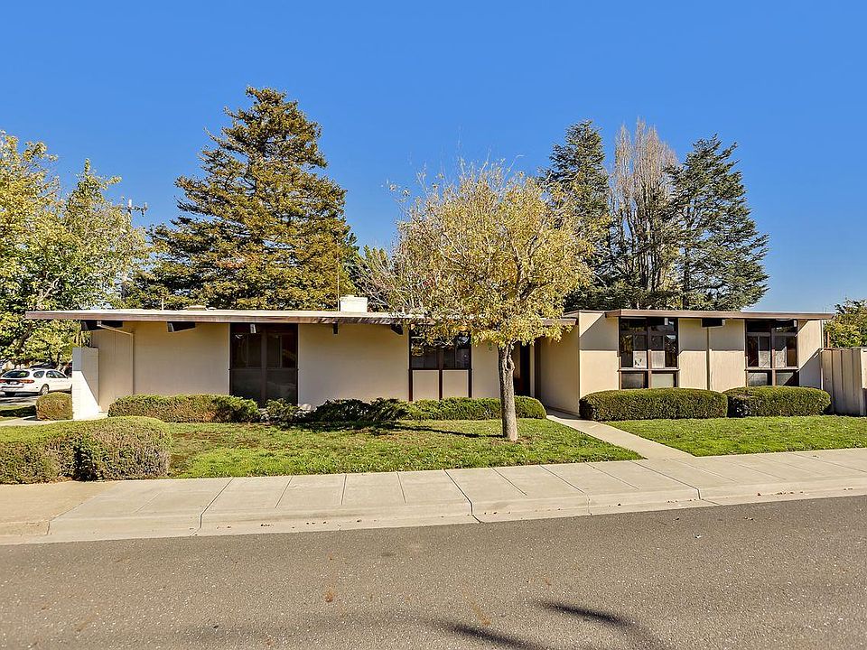 1st image of 10 French Creek Pl