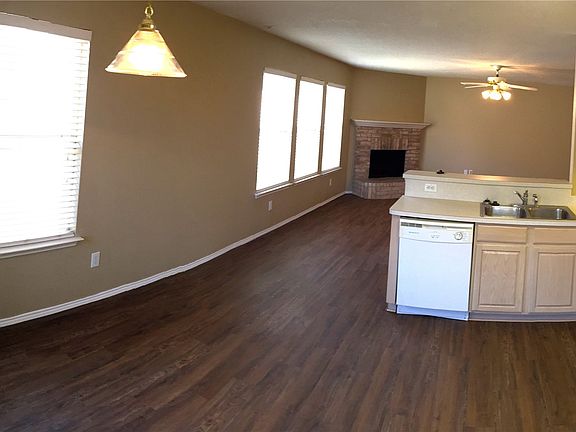 4th image of 1061 Silver Spur Ln