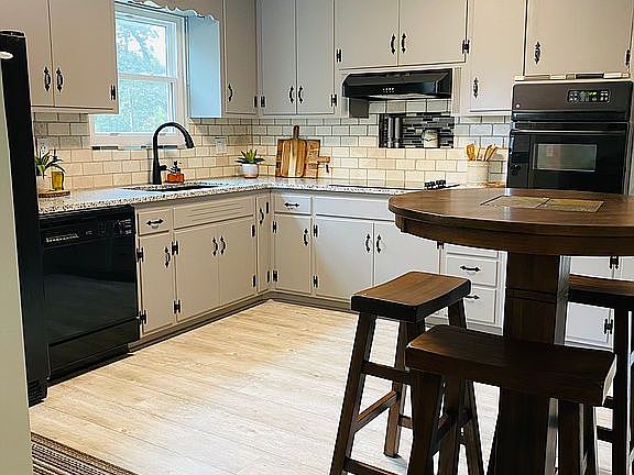 3rd image of 8819 Belleview Ave