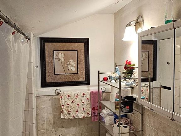 5th image of 99 E Great Lakes St