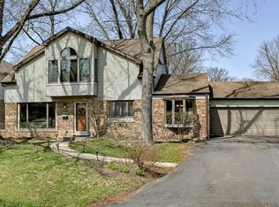 2204 Dehne Rd, Northbrook, IL 60062