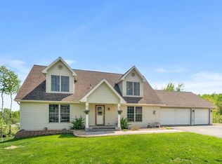 1401 Coachlight Cir, Proctor, MN 55810