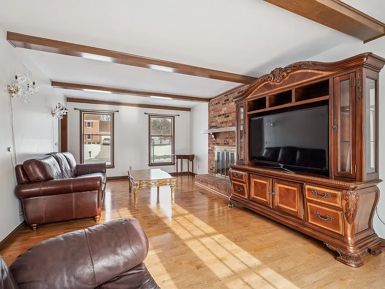7489 Fitzroy Ct — Photo 16