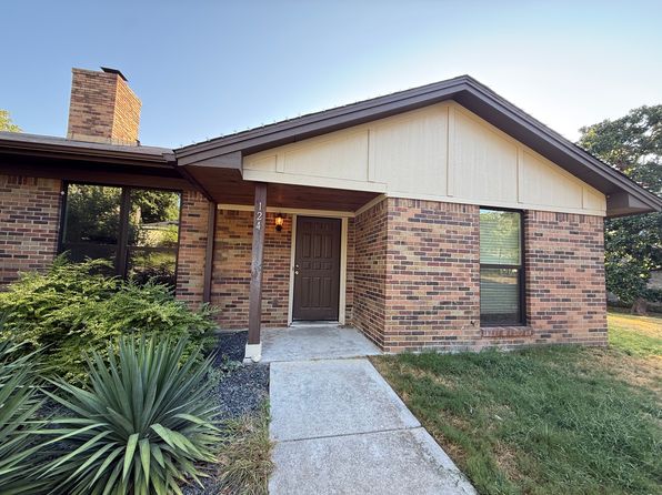 124 Hollyhill Ln