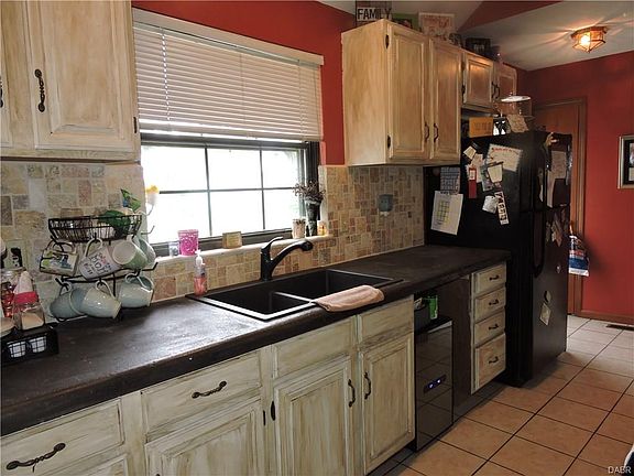 5th image of 48 Larchmere Dr