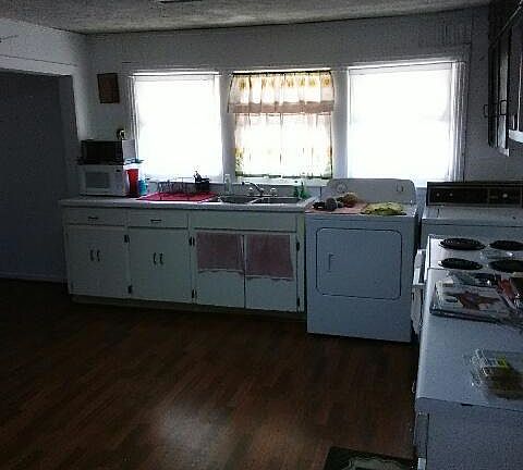 Eat-in kitchen