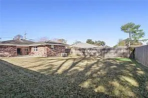3 bed, 2.0 bath, 1600 sqft, $2,100 — Photo 2