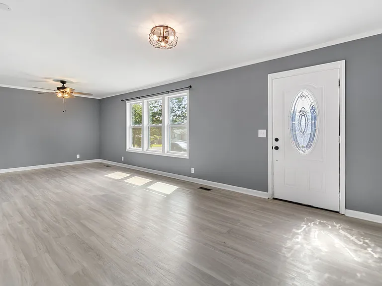 47 Moore Dr — Photo 4