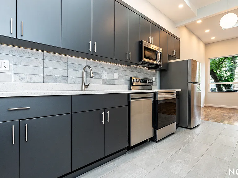 1628 Summerfield St #2B — Photo 17