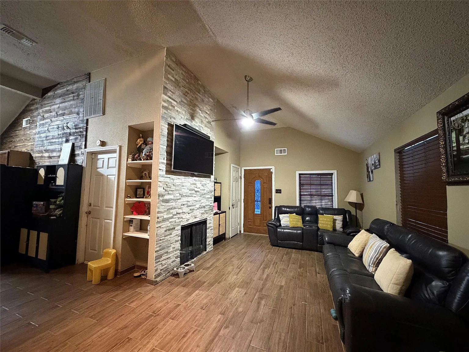 3 bed, 2.0 bath, 1194 sqft, $1,650 — Photo 4