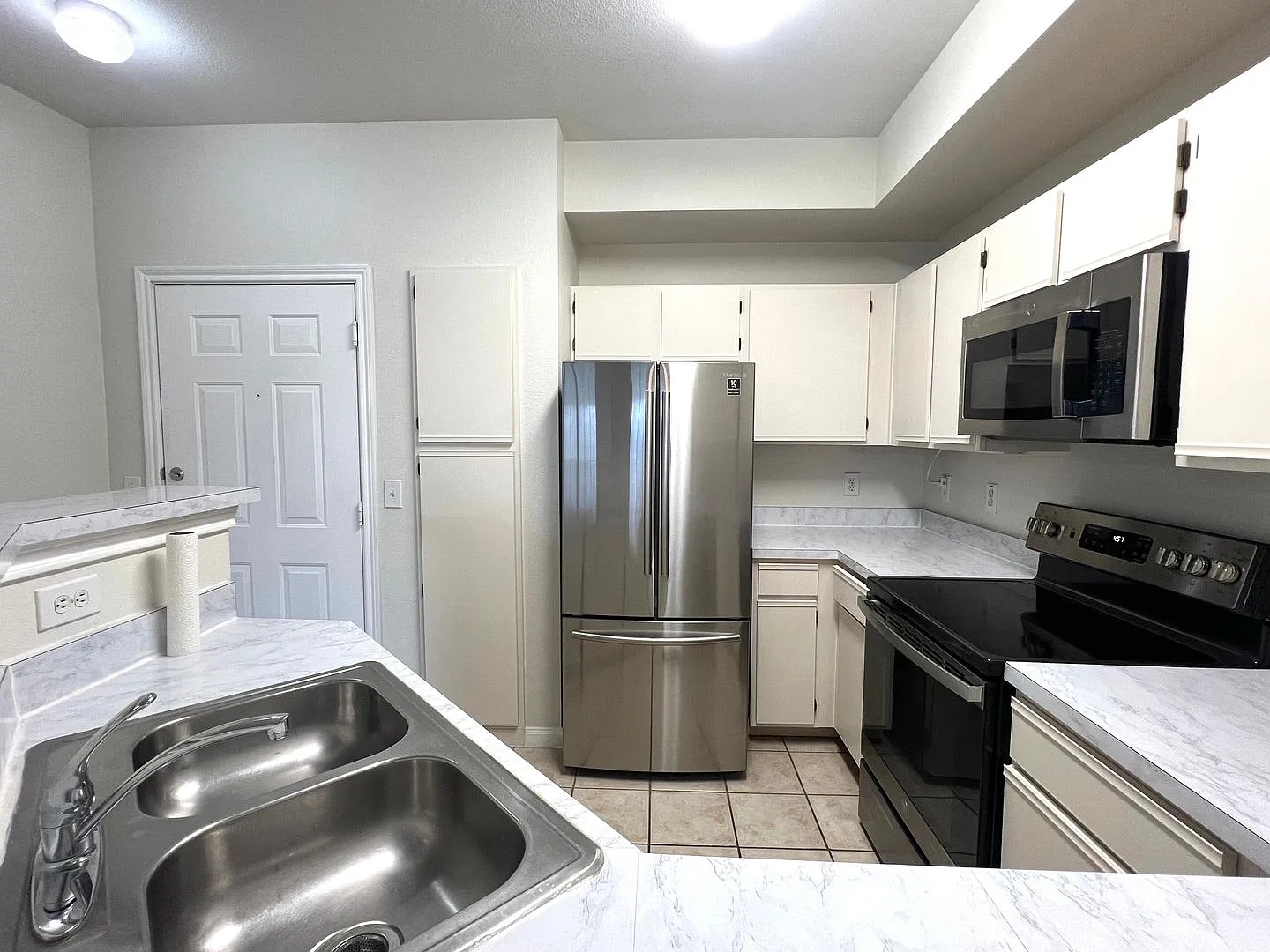 2 Bedroom 1 Bath with Balcony, Assigned Garage, Condo for rent in North Austin near Domain, Gated... — Photo 4