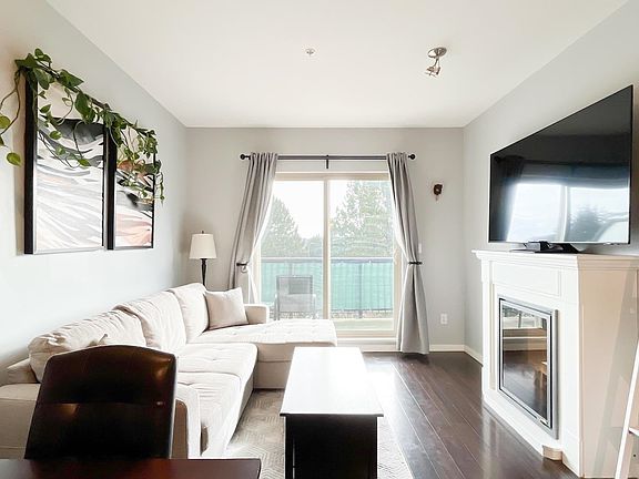 2nd image of 22290 North Ave #308