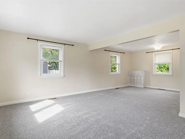 27 Pleasant View Dr — Photo 5