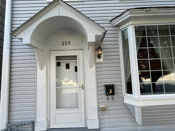 209 S 4th St