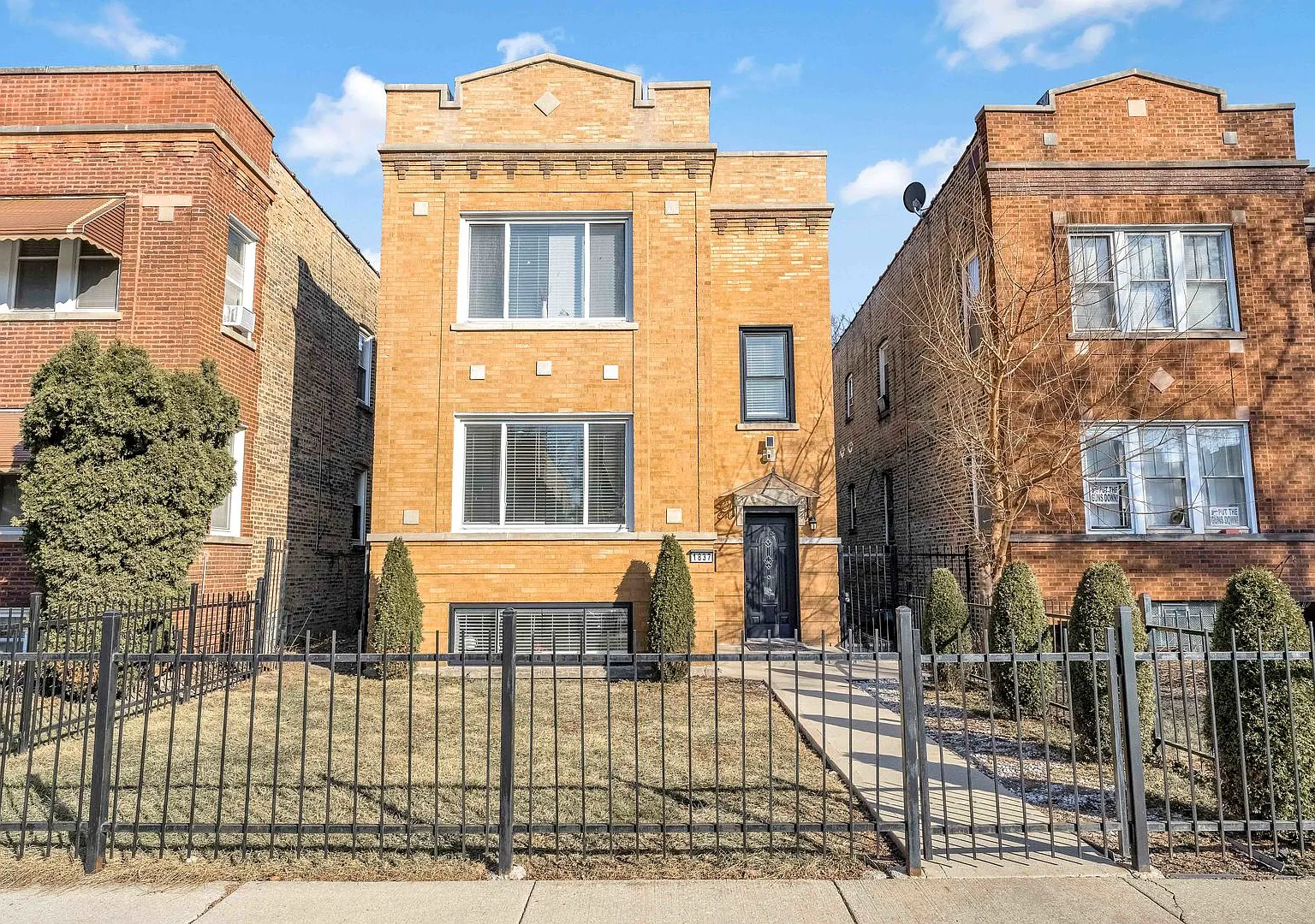 2 bed, 1100 sqft, $1,800 — Photo 1