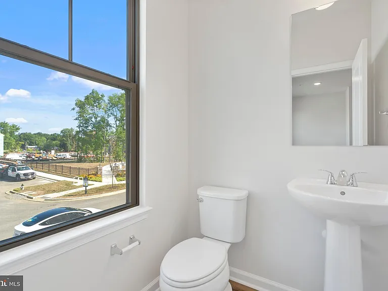 6947 Gladebrook Rd — Photo 13