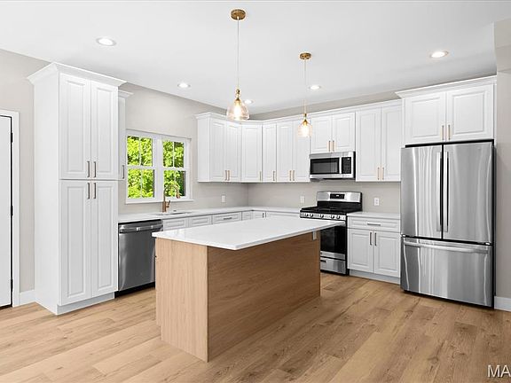 5th image of 1014 Otter Lake Ln