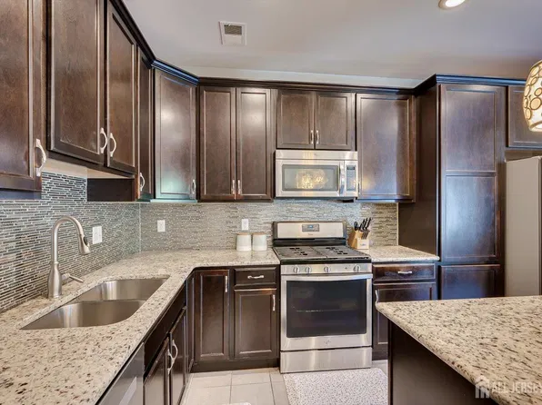 64-64 Andrews Way, Piscataway, NJ 08854