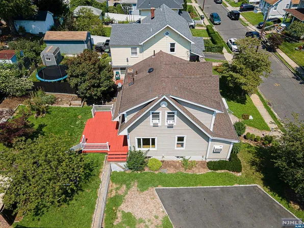 68 Haring St, Bergenfield, NJ 07621