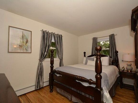 Bed Room 1 with Queen bed