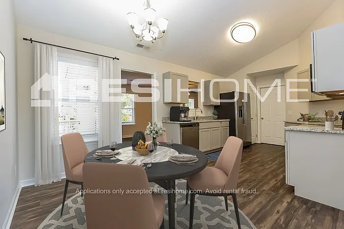 3 bed, 2.0 bath, 1422 sqft, $1,825 — Photo 3