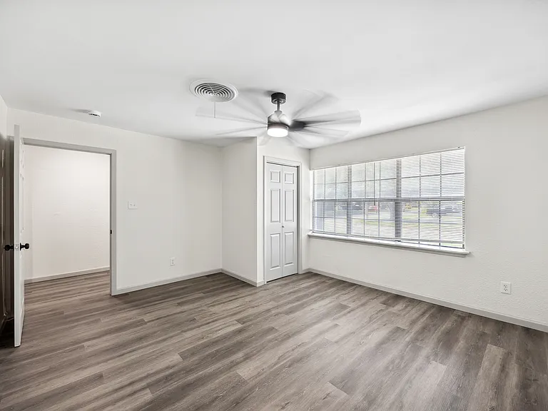 232 Hallmark Dr W — Photo 15