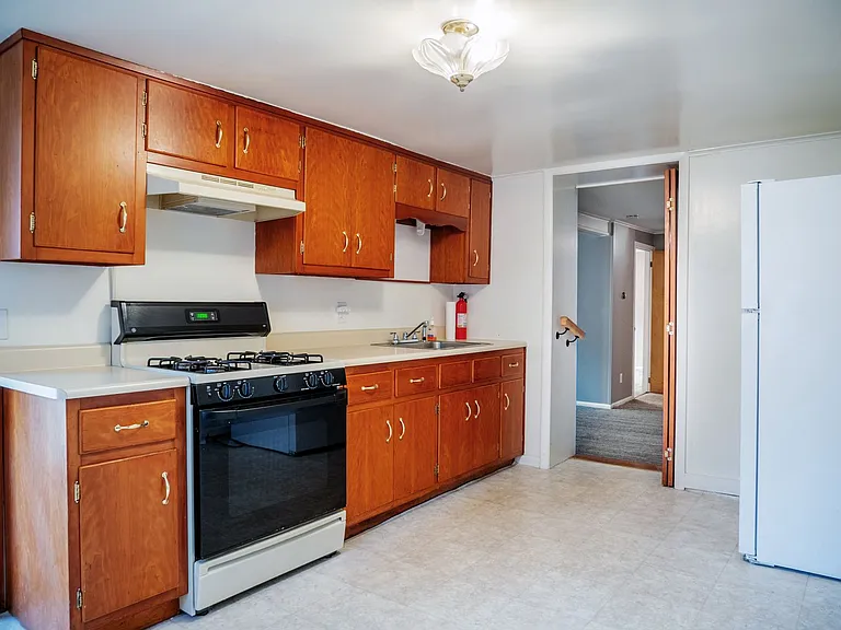 427 Delaware Ave — Photo 1