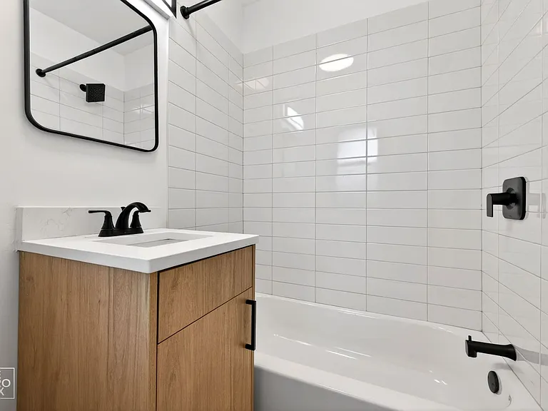 6310 N Artesian — Photo 15