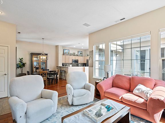 4th image of 6476 NE Rosebay Dr