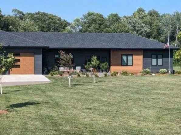 419 Country View Ln, Le Sueur, MN 56058