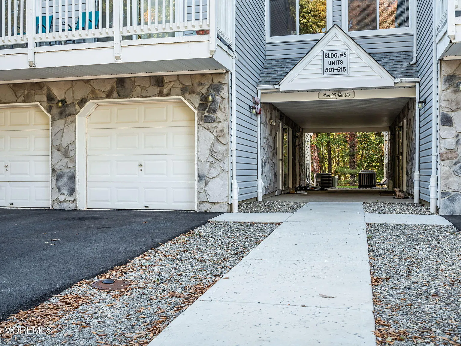 2 bed, 1.5 bath, 1409 sqft, $2,700 — Photo 2