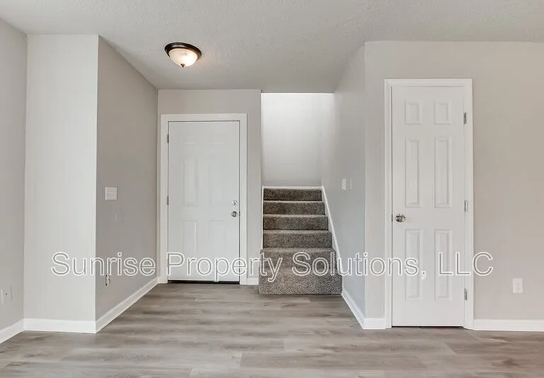 4713 Love Dr — Photo 2