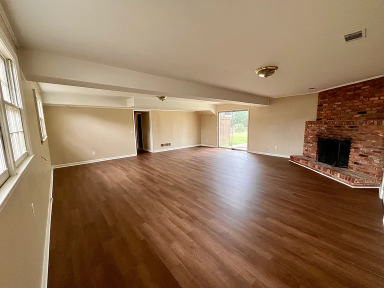 600 Brooks Rd — Photo 27