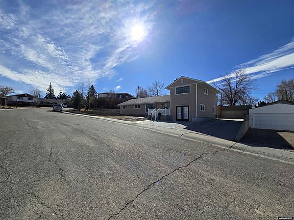 3rd image of 1926 Opal St