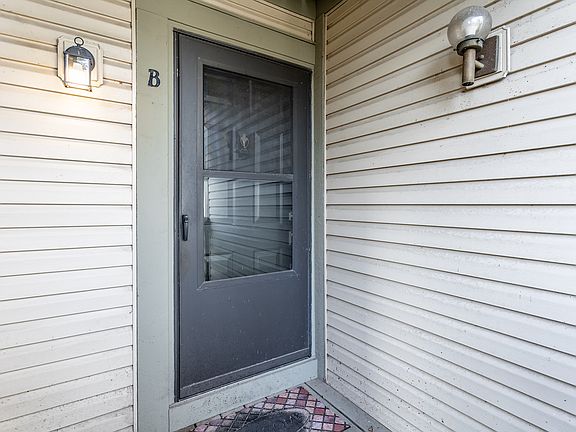 4th image of 2999 Eagles Crest Cir APT B
