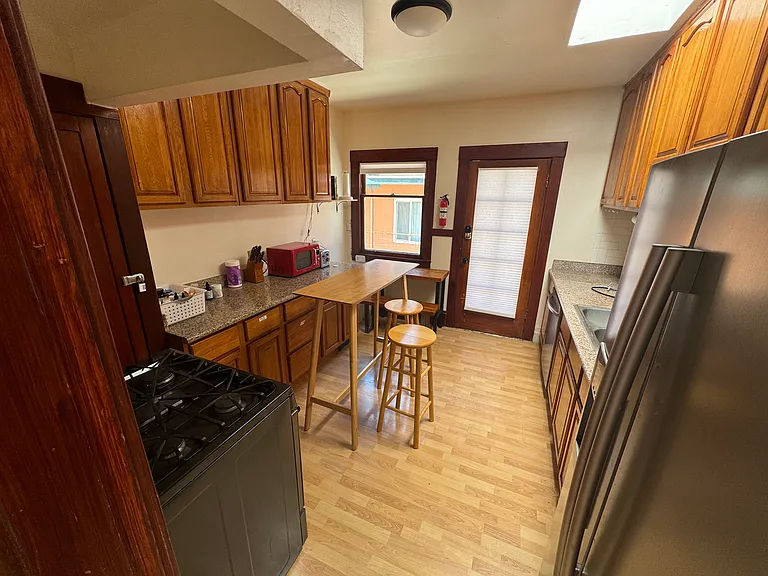 1677 Arch St #3 — Photo 3