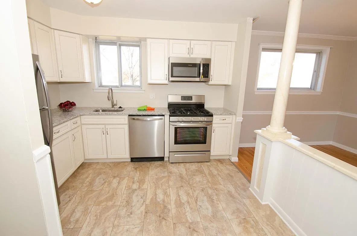 3 bed, 1.5 bath, 1375 sqft, $2,400 — Photo 4