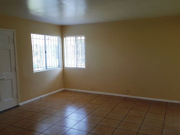 4th image of 10906 S Western Ave