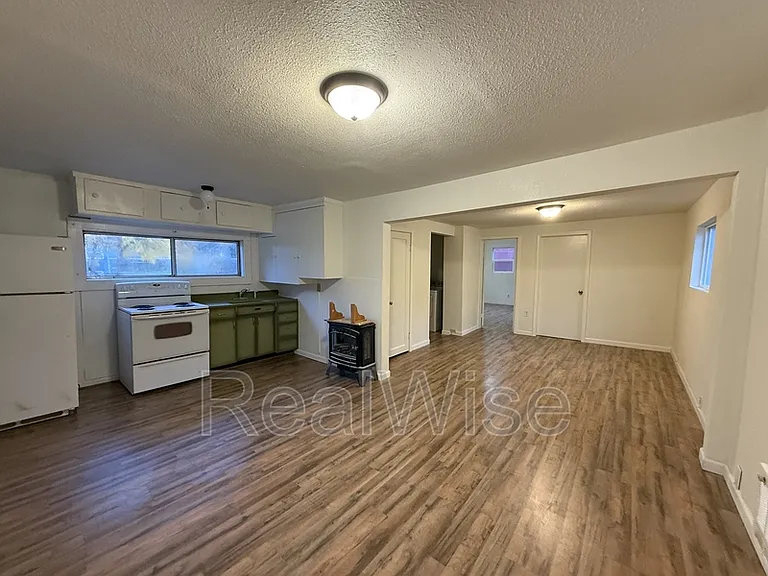 173 SE Lane Ave — Photo 2