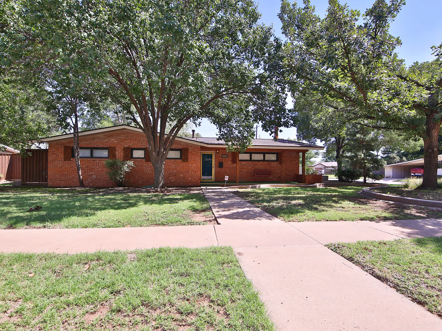 3 bed, 2474 sqft, $2,500 — Photo 1