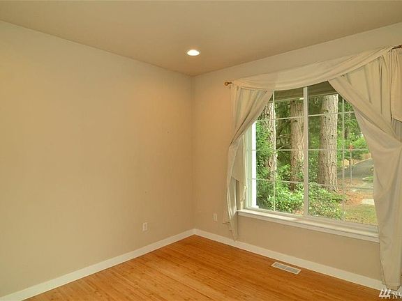3rd image of 626 Chamfer Dr NW