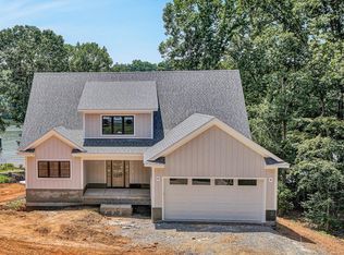 Azalea Cir, Union hall, VA 24176