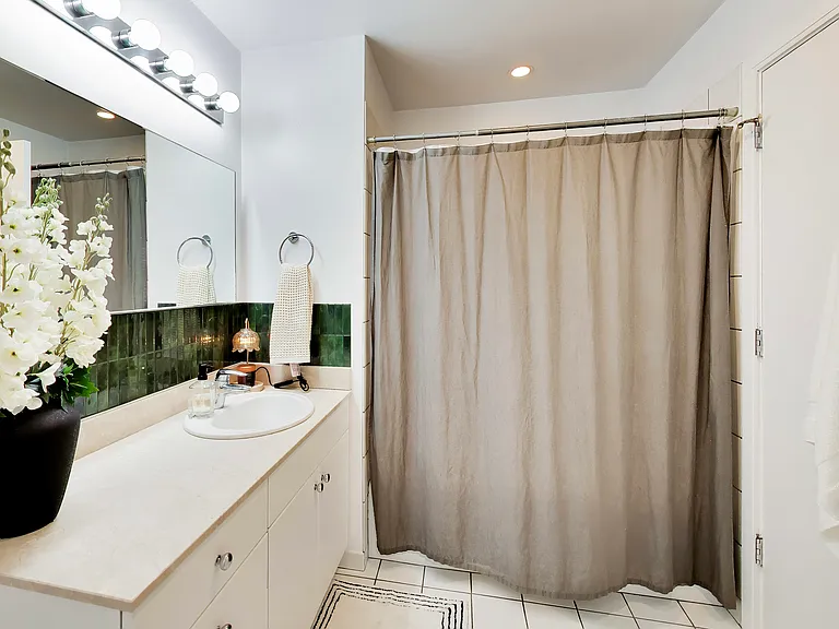 8 E Randolph St #3101 — Photo 7