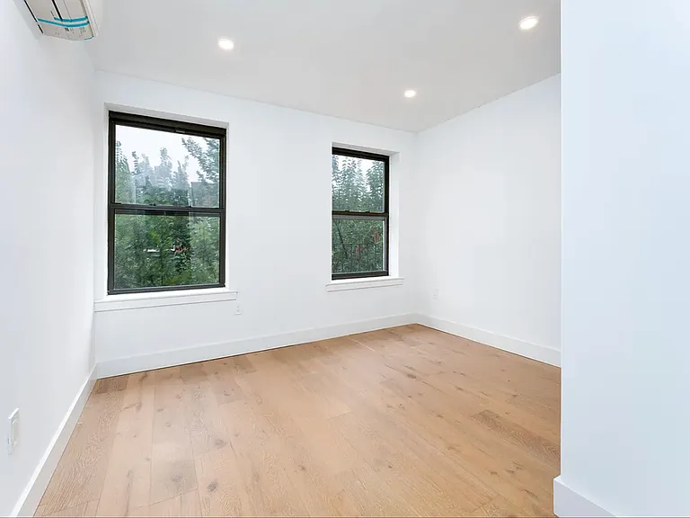 164 E 7th St #1 — Photo 9