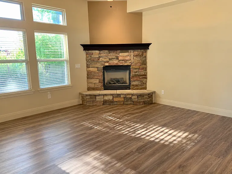 821 Pebble Brook Ln — Photo 3