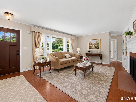 5th image of 45 Woodridge Circle
