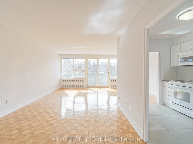 10 Shallmar Blvd #703 — Photo 2