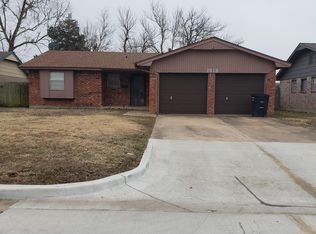 1016 W Main St, Moore, OK 73160