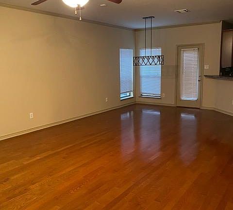 3rd image of 6847 Livorno Ln