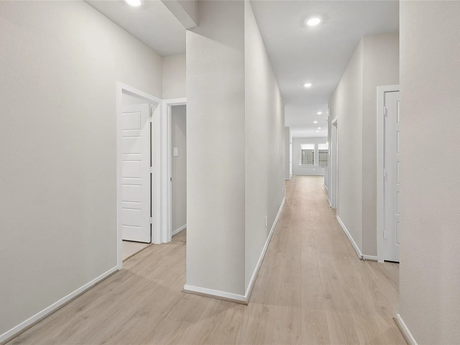 3 bed, 2.0 bath, 1688 sqft, $2,399 — Photo 4